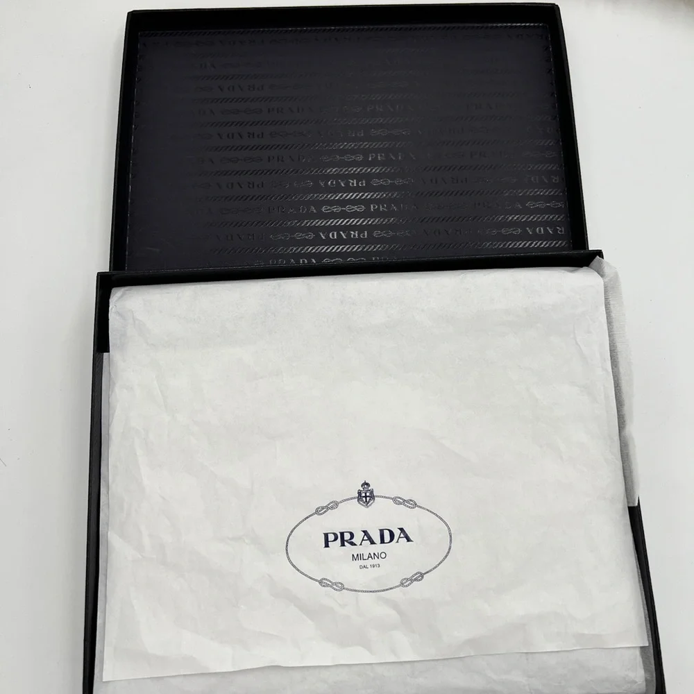♦️Prada IPAD leather case